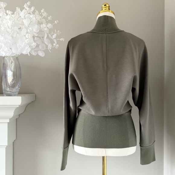 Theory Turtleneck Sweatshirt in Pale Green Army, Sz M (NWT) - Picture 6 of 9